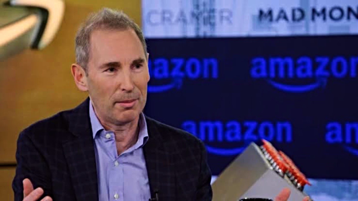 In an all-hands meeting, Amazon CEO Andy Jassy tells employees why he wants fewer managers: 'I hate bureaucracy'