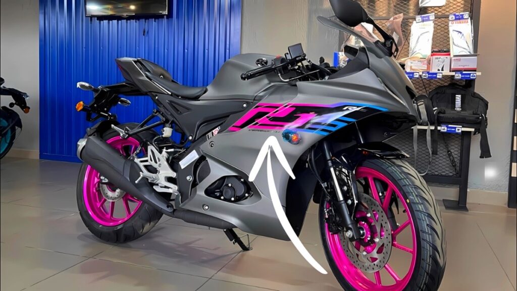 Girls impress with Yamaha R15 V4, look is Dhansu